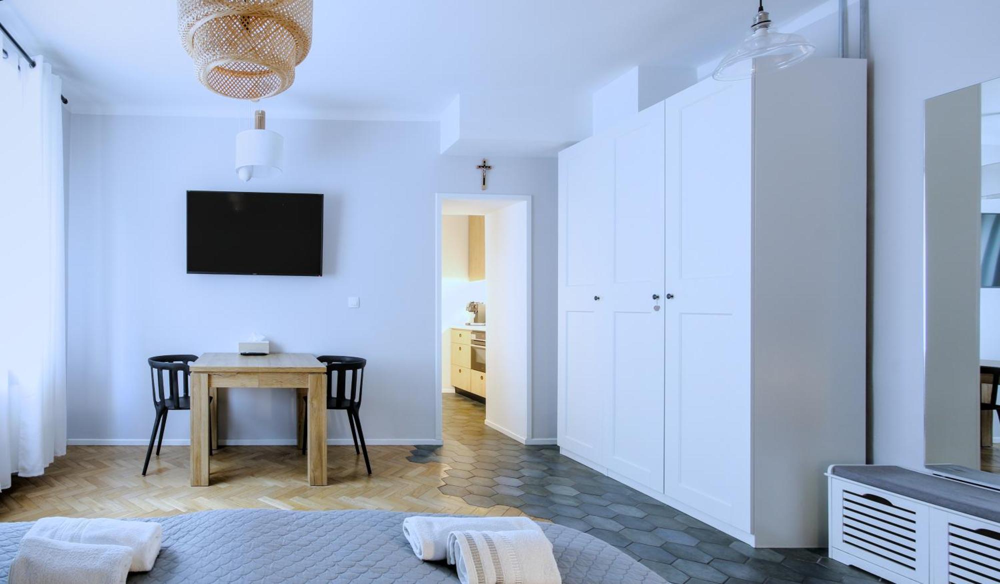 Kana - Stylish In Pomorska - Close, Wifi, Smart Tv Apartment